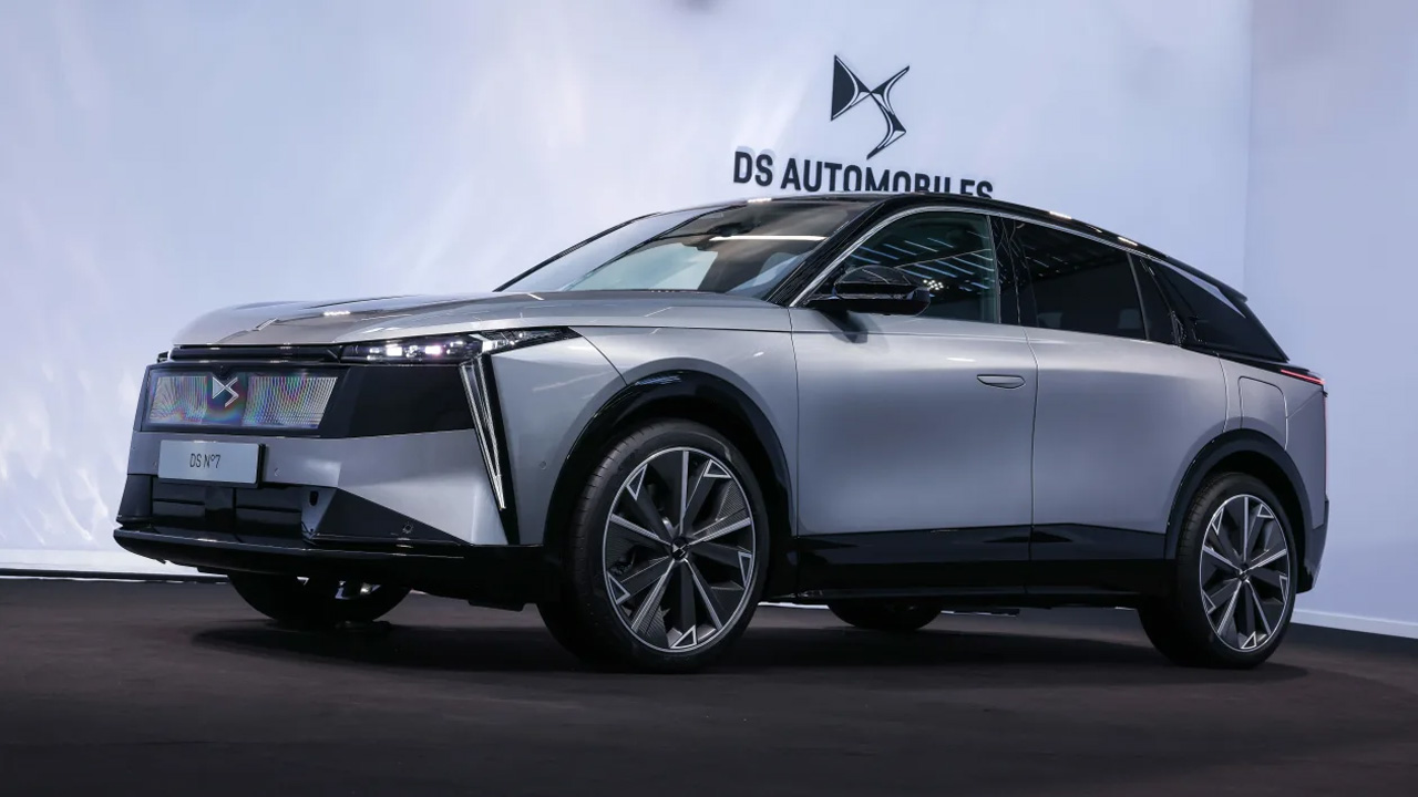 DS No7: A Premium Compact SUV with a 460-Mile Range and Advanced Features