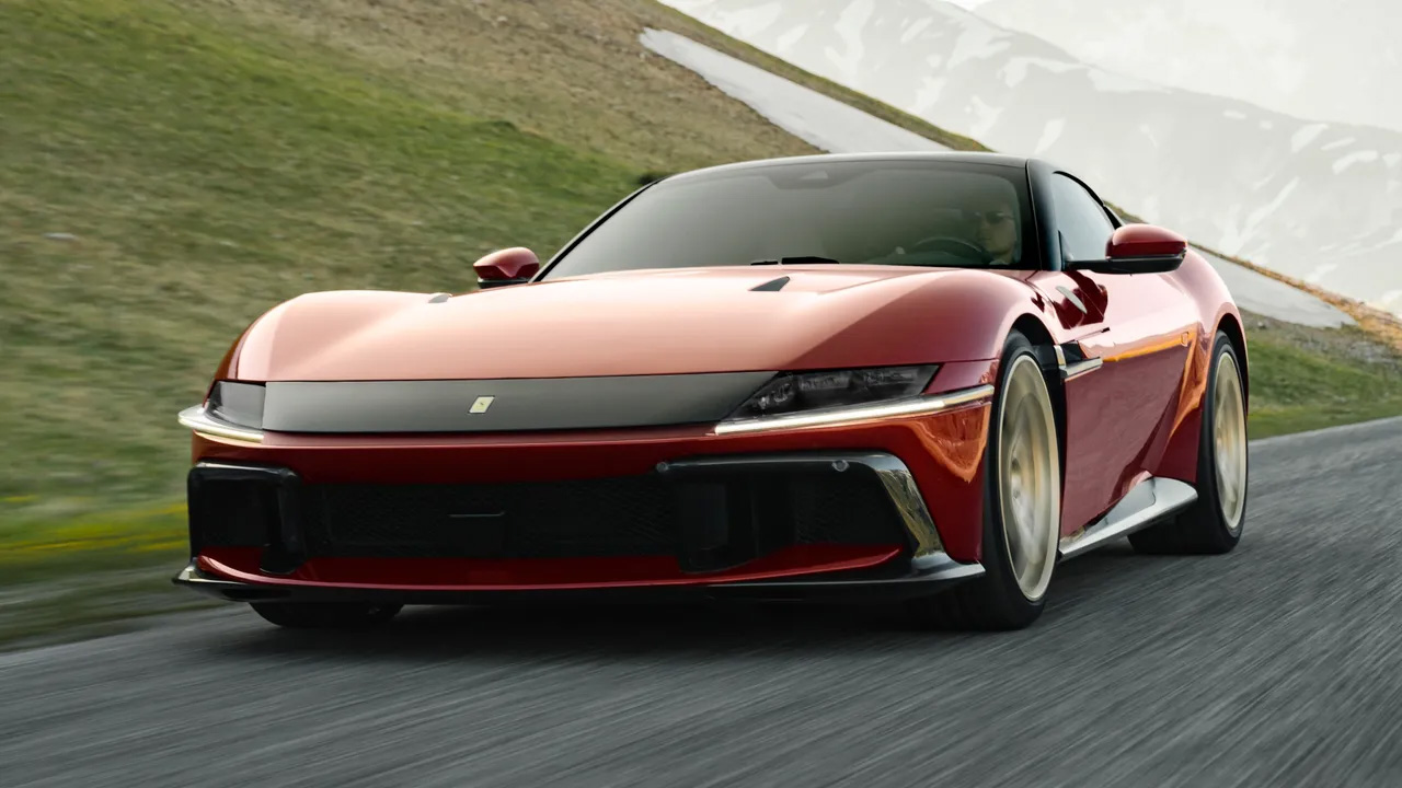 Ferrari 12Cilindri Manuale Revives the Classic Driving Experience with Modern Innovation